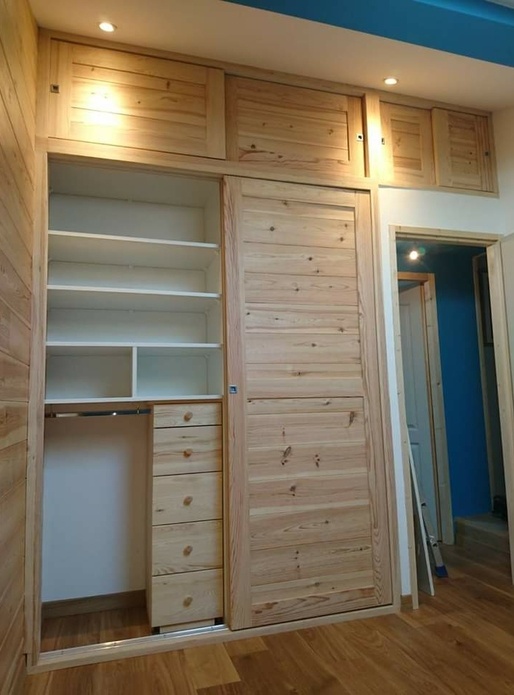 Ensemble de placards en pin