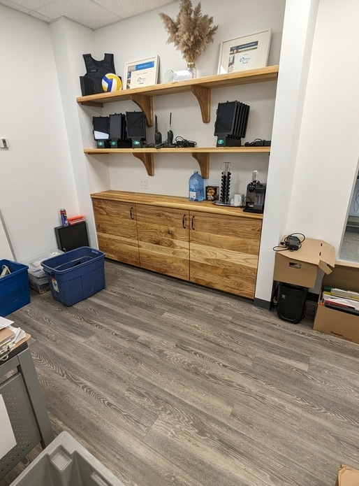 Meuble et tablettes en frêne massif