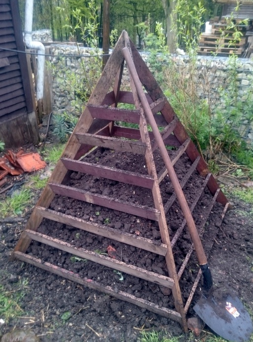 Jardinière pyramidale