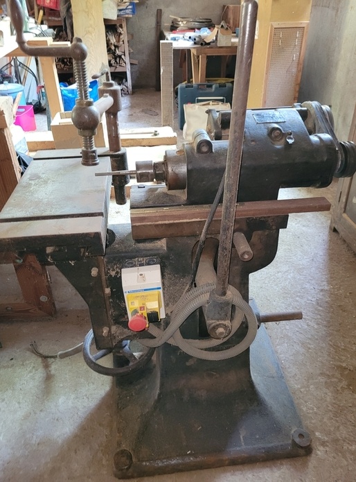 Vide atelier de menuiserie en Isère