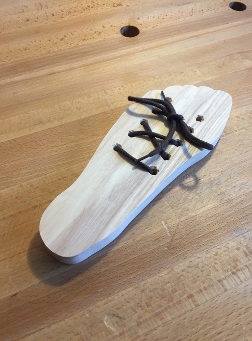 Pied à lacer
