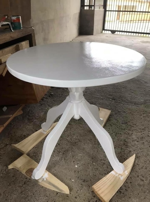 Mesa redonda em pinus -  table ronde en pin