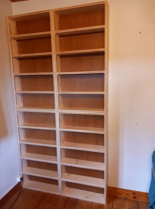 Bibliothèque sapin trois plis simple, basique...mais avec incrustation chêne