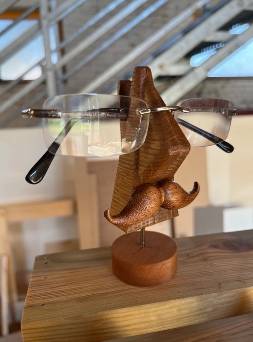 "D'ou qu'j'ai mis mes lunette" So British