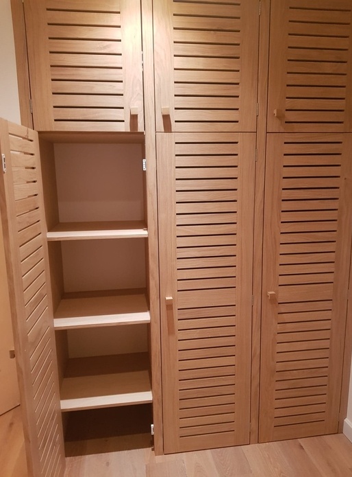 Rangement en chêne massif et trois plis chêne