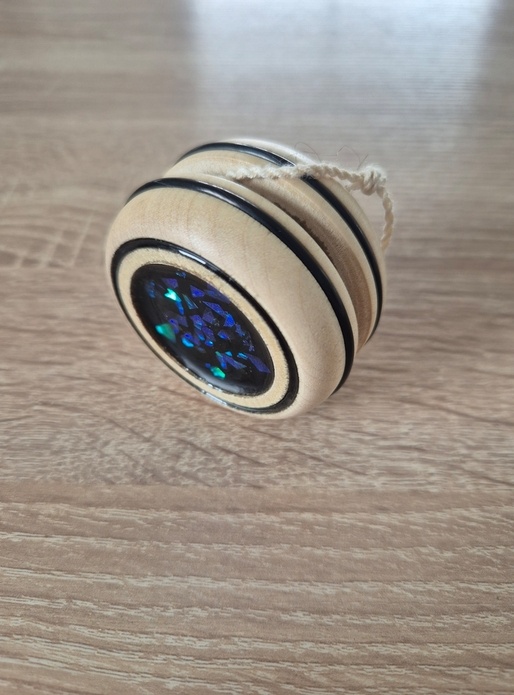 Yoyo en bois d'erable et epoxy pailletée