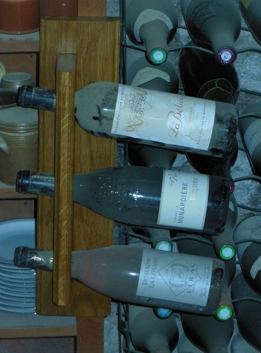 Porte bouteille de vin simple original en chêne.