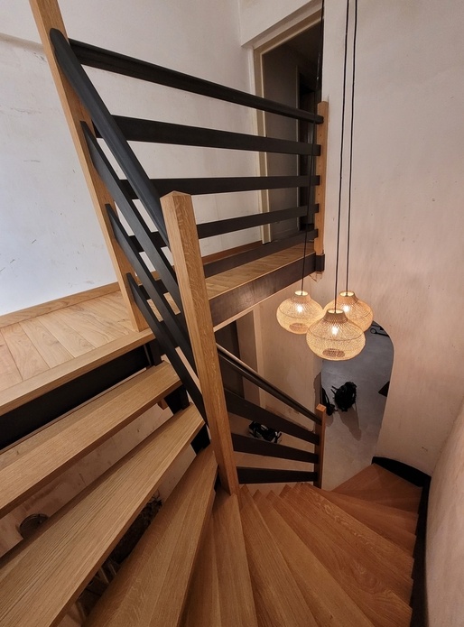 Escalier et mezzanine Noir & chêne