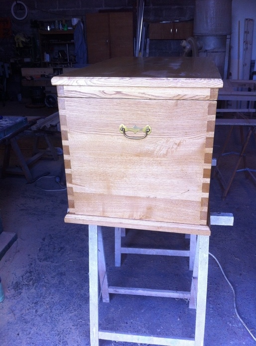 Coffre en chataignier