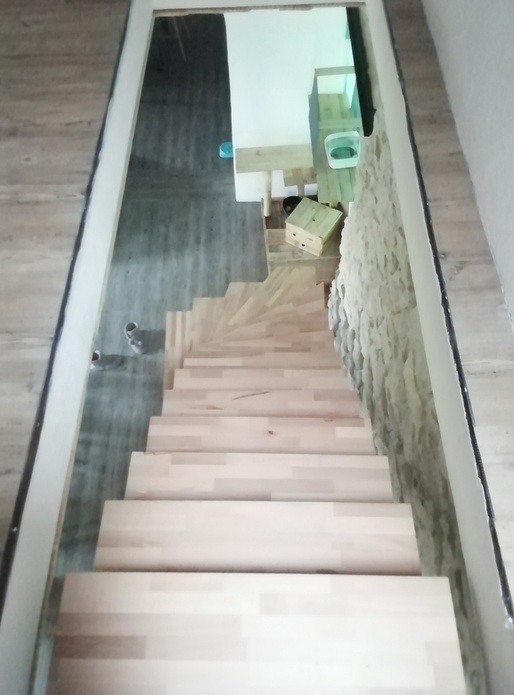 Escalier limon central acier