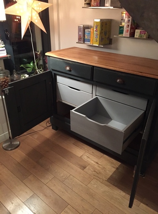 Ancien buffet restauré et aménagé pour une cuisine