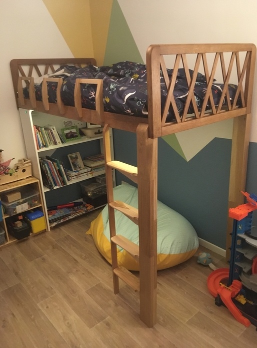 Lit d’enfant en hauteur