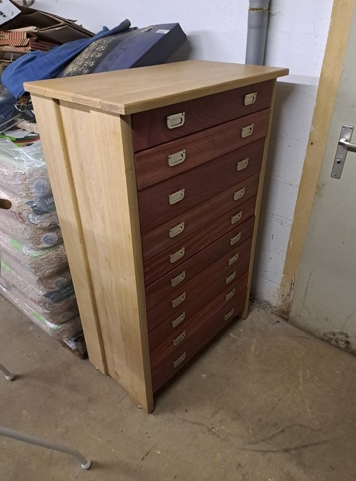 Armoire ,tiroirs pour bouteille de vin