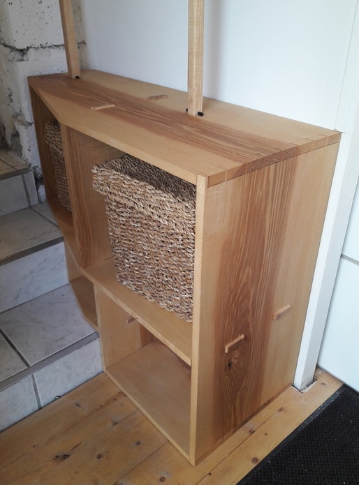 Meuble et étagères en frêne olivier