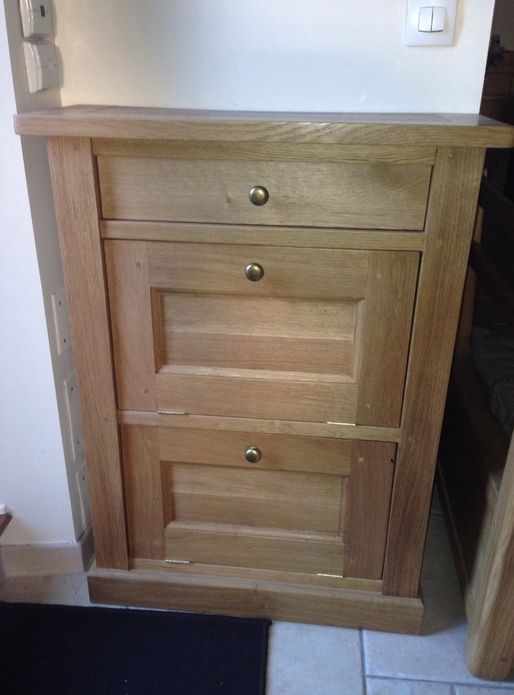 Meuble à chaussures.