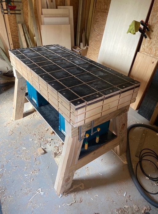 Petit établi provisoir pour commencer ...