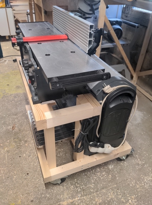 Chariot à roulettes pour dégau et raboteuse Shinko