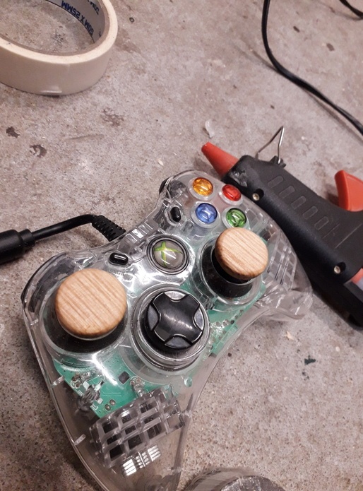 Manette Xbox du jeune boiseux
