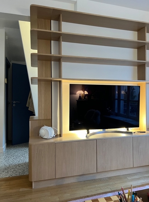 Bibliothèque autour d’un mur