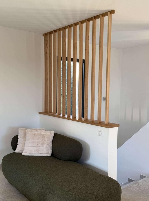 Claustra en chêne style "persienne"