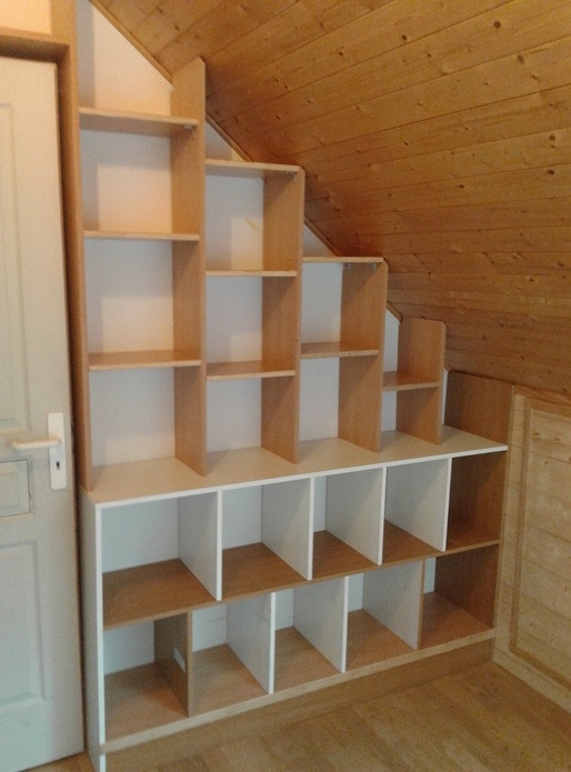 Bibliothèque sous rampant