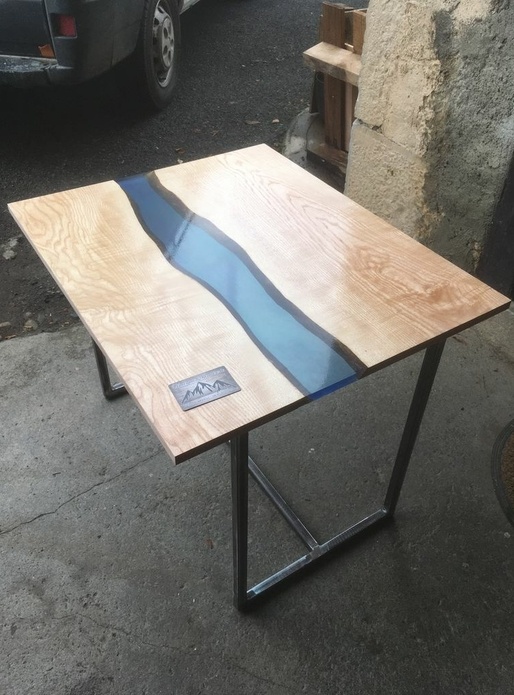 Éssaie table rivière