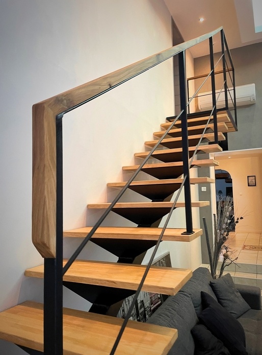 Escalier liment central bois/métal avec plateforme