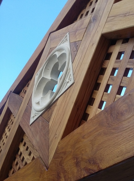 Le quadrilobe encadré de ses écoinçons gravés