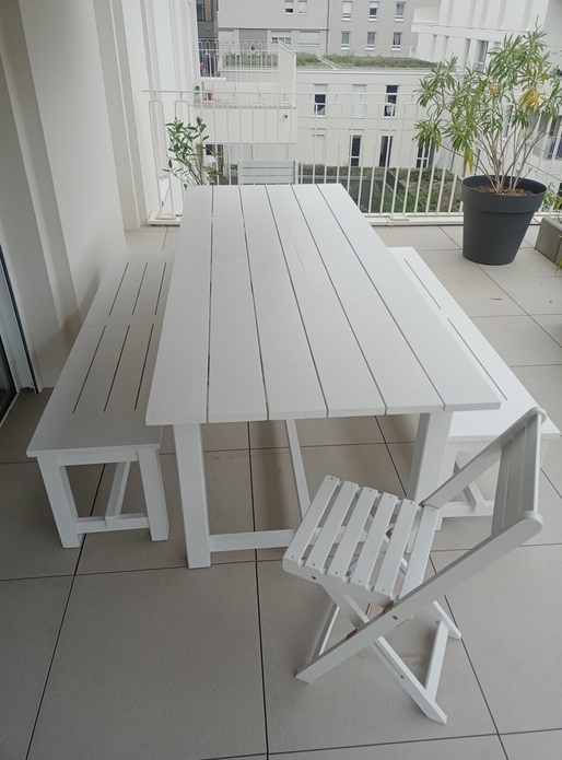 Table et bancs de jardin