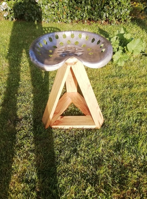 Tabouret avec siège de tracteur