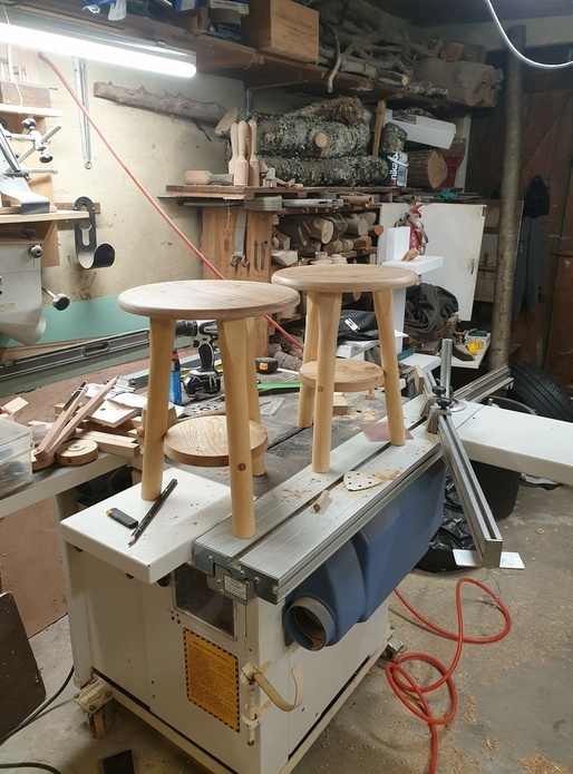 Paire de tabourets pour le coin du feu