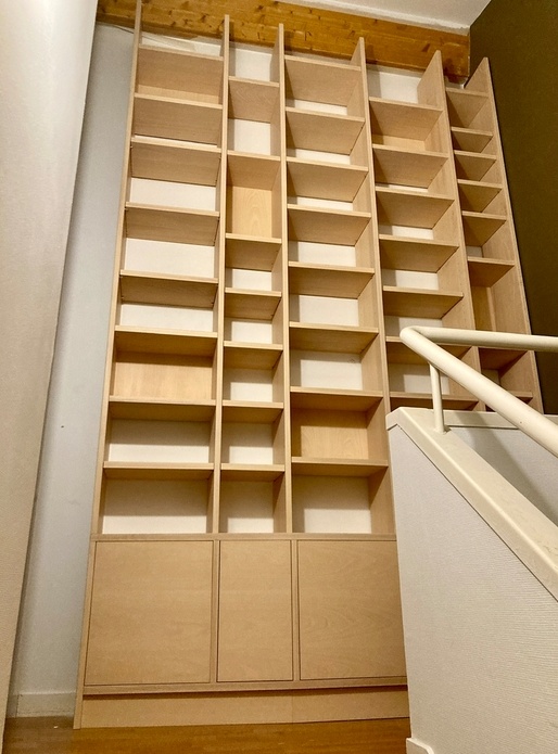 Bibliothèque sur-mesure en hêtre
