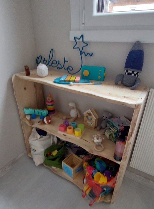 Étagères en épicéa