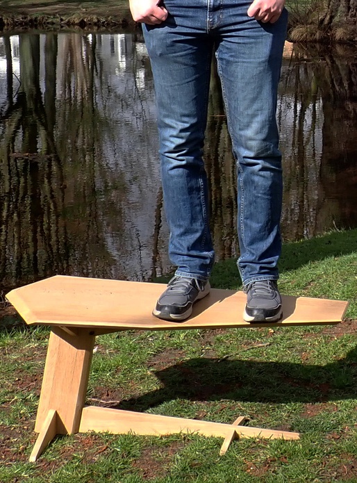 Table basse en porte-à-faux