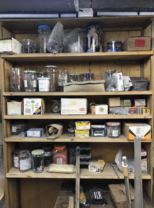 Vide Atelier de mon papa - outils anciens et neufs, et nombreuses quincailleries