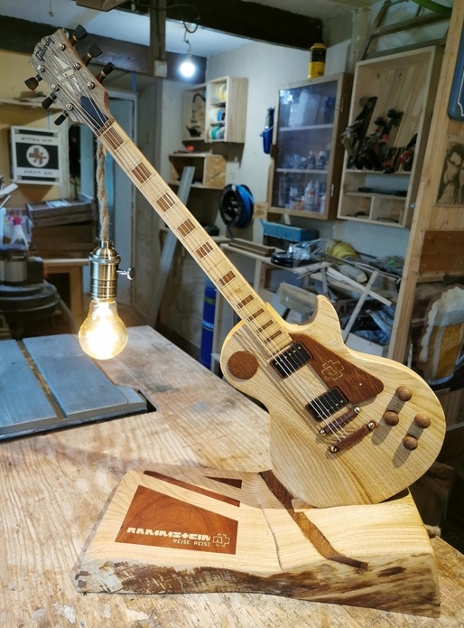 Lampe en forme de guitare