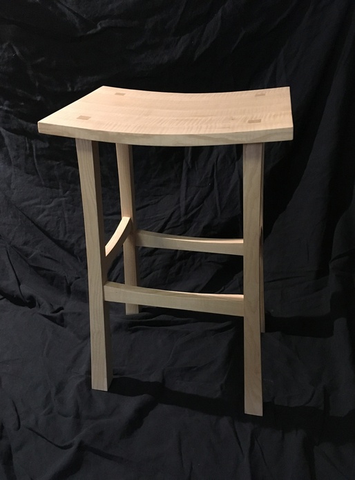 Un Tabouret en Frêne