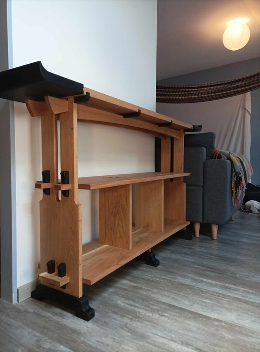 Console en chêne, sans colle ni vis.