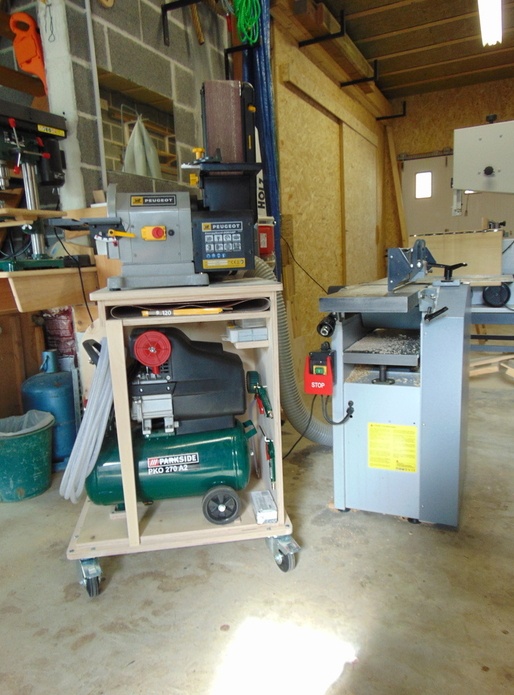 Servante pour bloc ponceur et compresseur