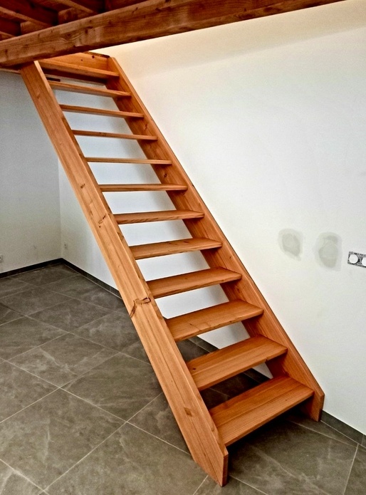 Escalier droit. Douglas.