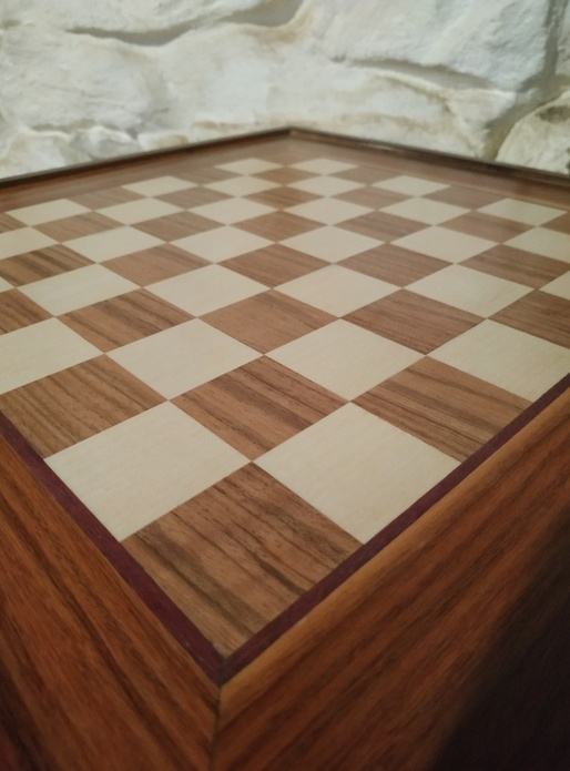 Premier exercice de frisage : réalisation d'un échiquier