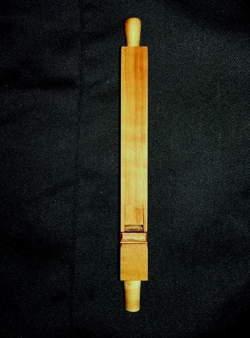 Tuyau terminé avec son tampon tourné (il s'agit d'un bourdon, jeu bouché sonnant à l'octave grave de sa taille réelle)