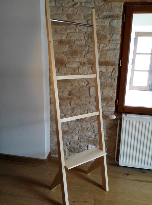 Échelle porte-habits design nordique