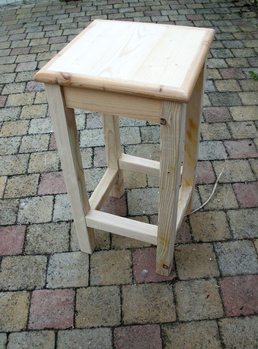 Tabouret d'atelier aux outils à main