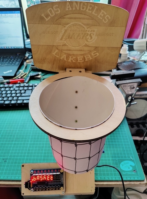 Panneau de basket en bois avec compteur numérique