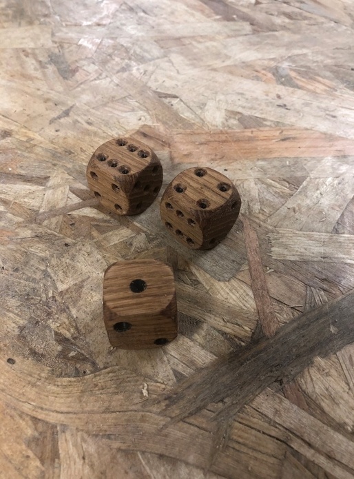 Petits Dés en Chêne