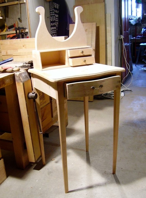 Réalisation d’une coiffeuse au tiroir galbé