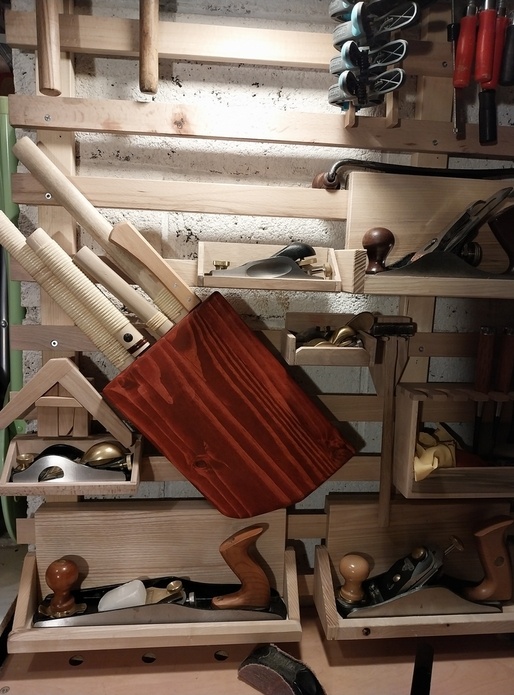 Rangement pour scies Japonaises.