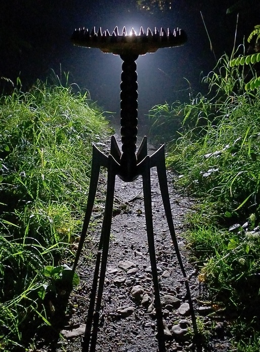 Guéridon monstrueux