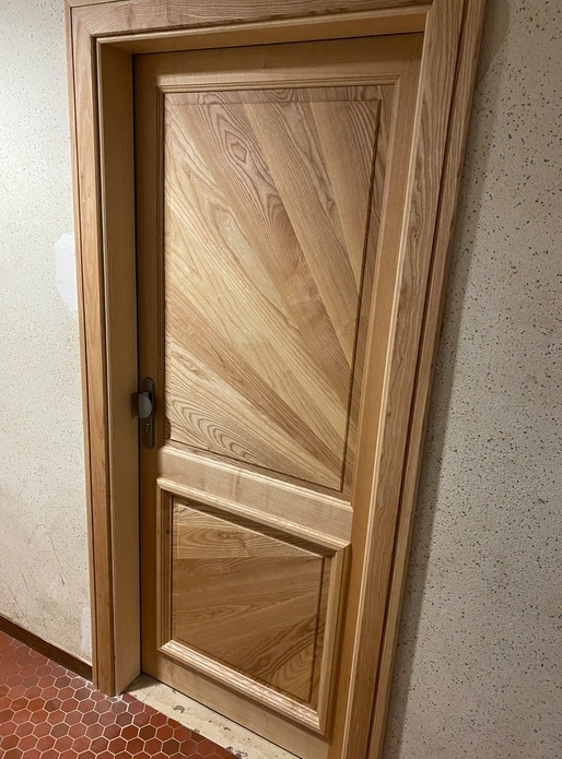 Porte avec panneaux en soleil